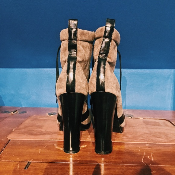 Marc by Marc Jacobs Lace up 5” Bootie Heels - Picture 4 of 8